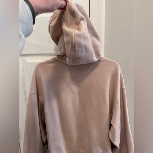 Alo Yoga Accolade Hoodie in Macadamia - Picture 9 of 12